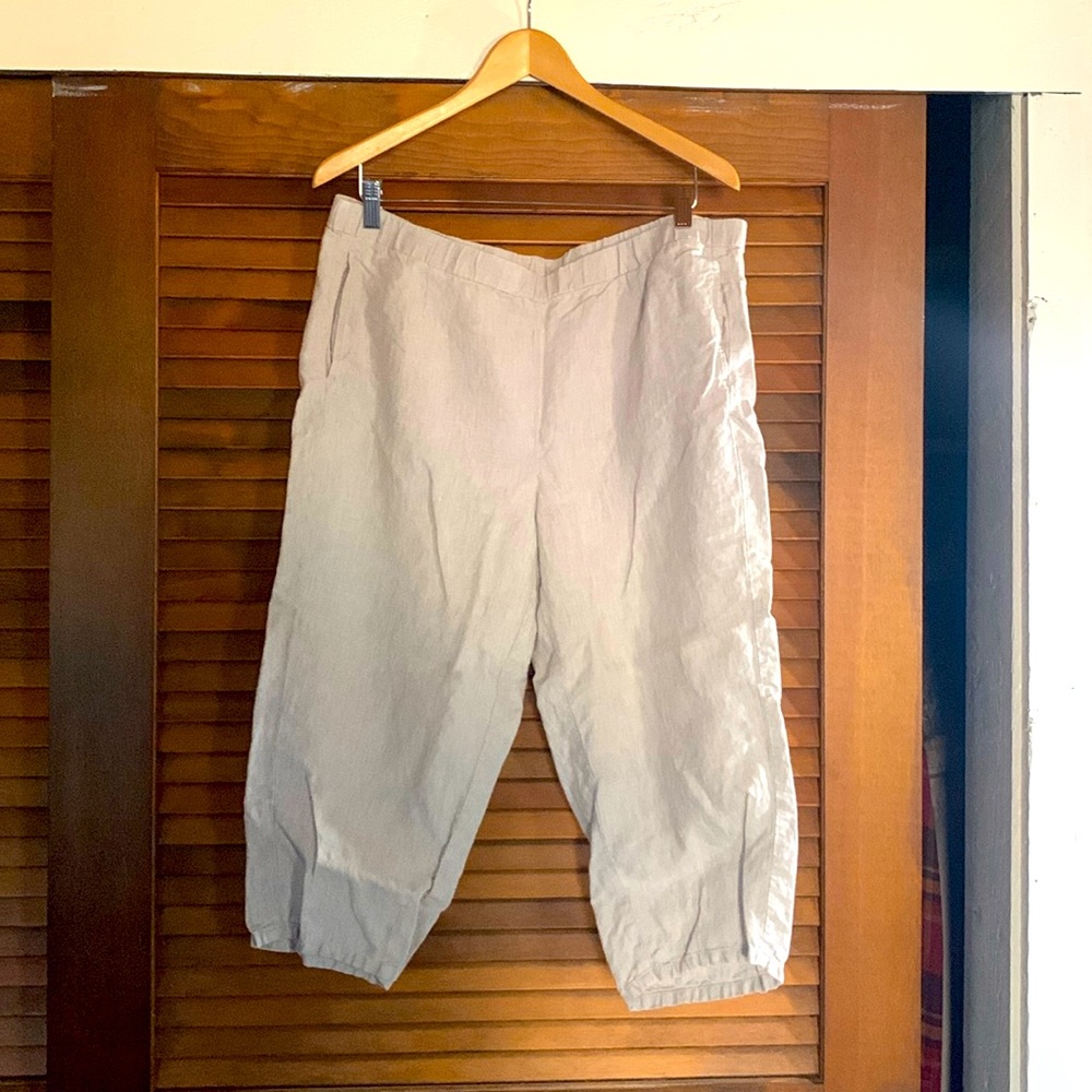 Love Linen by J Jill light grey capri with elastic waist and side pockets